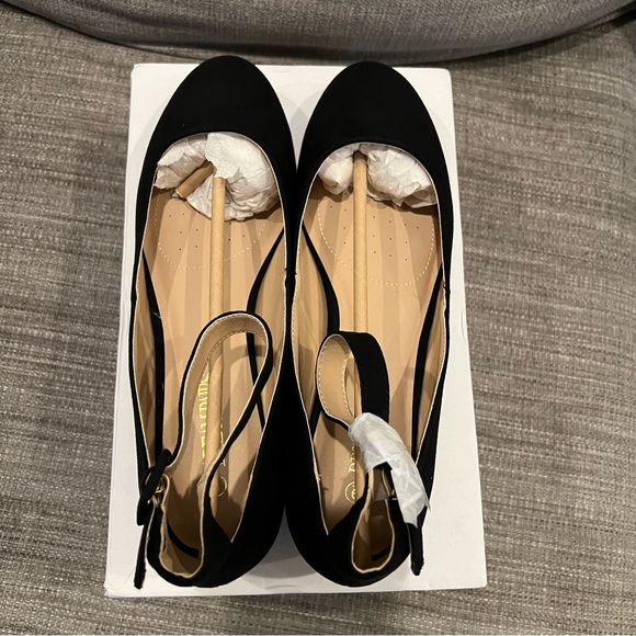 Dream Pairs Low Wedge Ankle Strap Flats - Picture 2 of 10